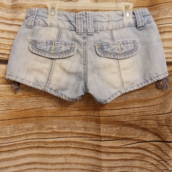 Short Shorts Almost Famous Light Blue Jeans - Picture 5 of 12